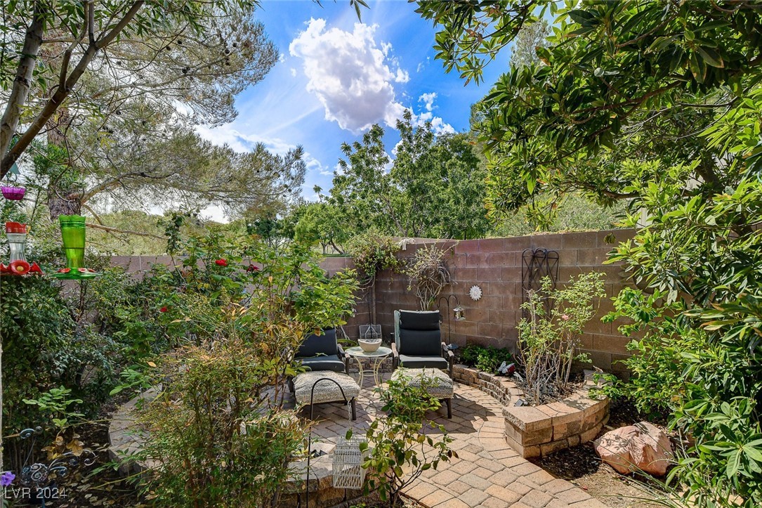 10529 Shadowland Avenue