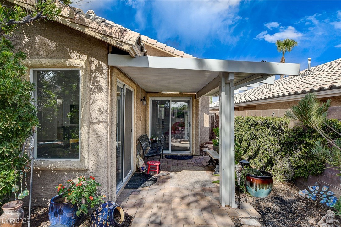 10529 Shadowland Avenue