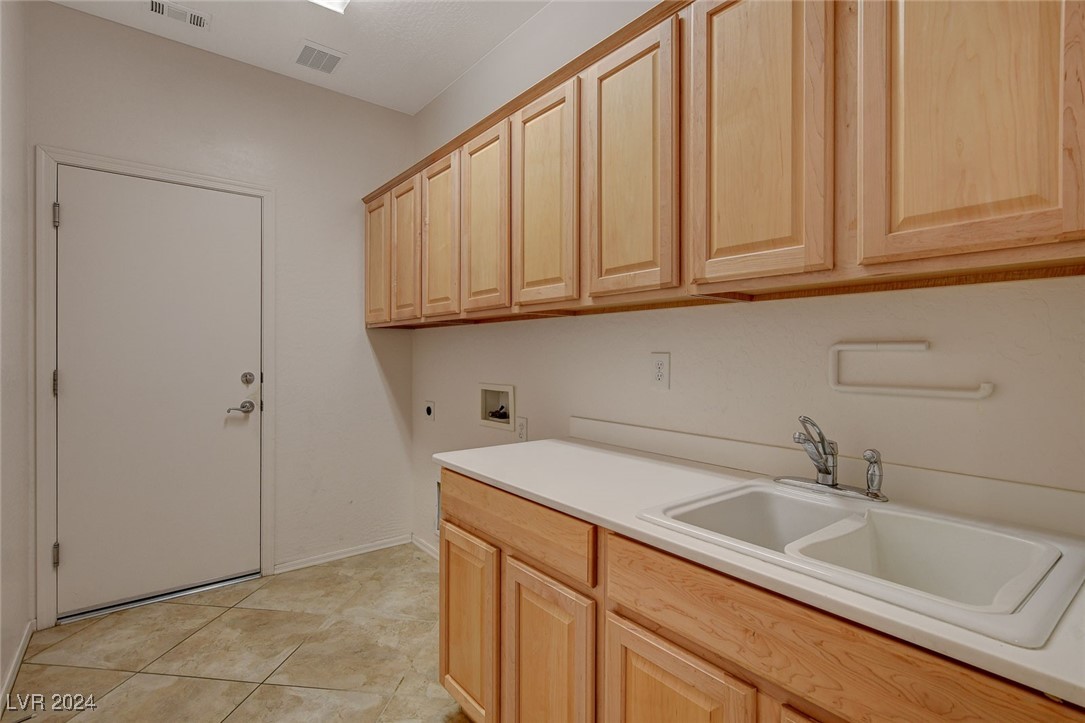 2609 Mourning Warbler Avenue