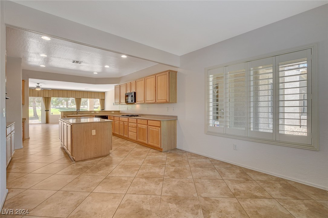 2609 Mourning Warbler Avenue