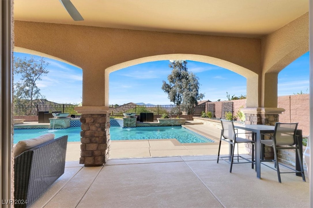 2729 King Louis Street