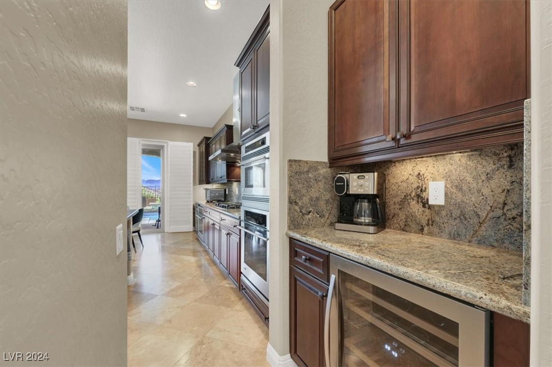 2729 King Louis Street