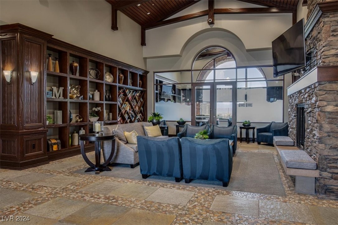 2729 King Louis Street