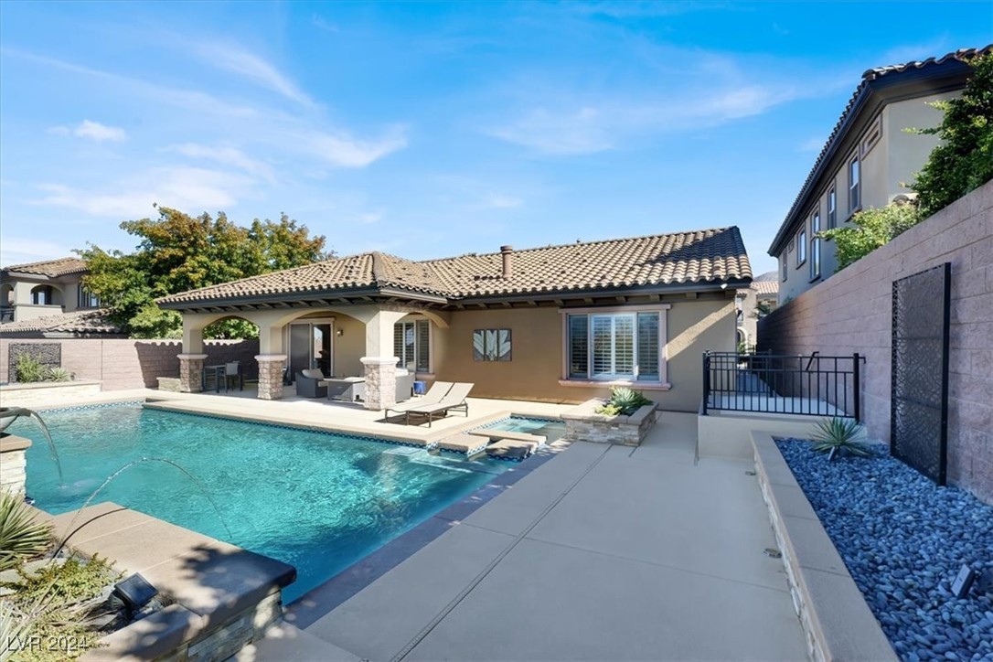 2729 King Louis Street