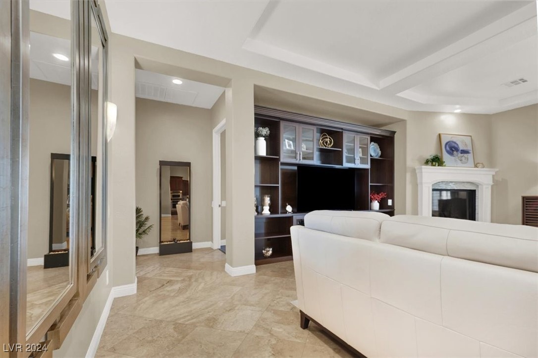 2729 King Louis Street