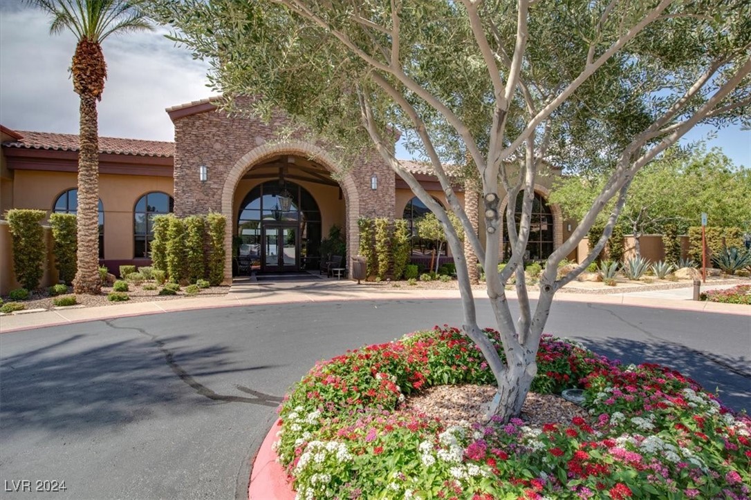 2729 King Louis Street