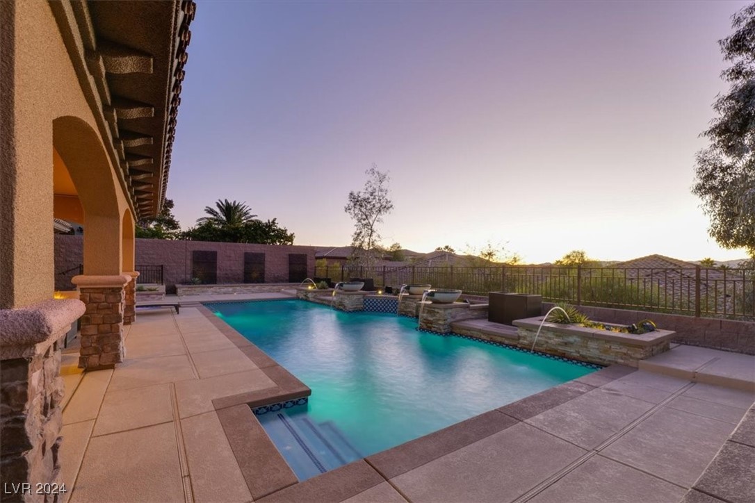 2729 King Louis Street