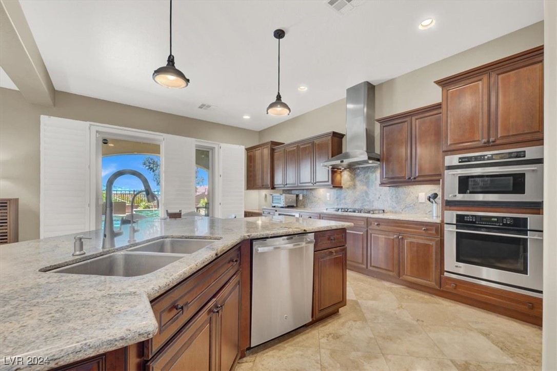 2729 King Louis Street