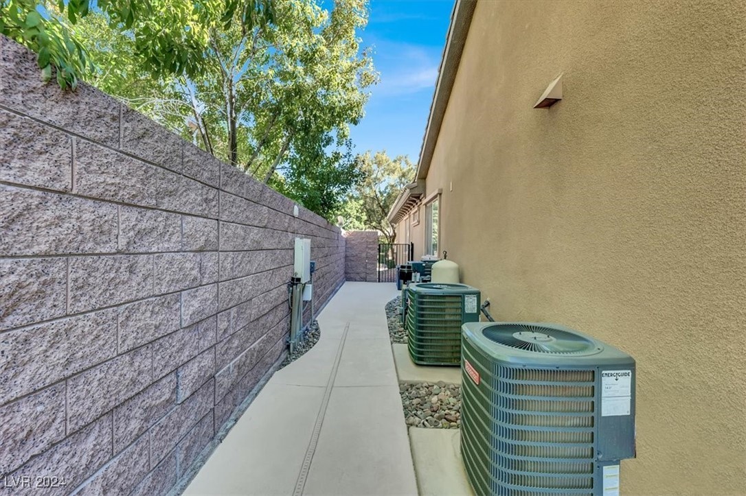 2729 King Louis Street