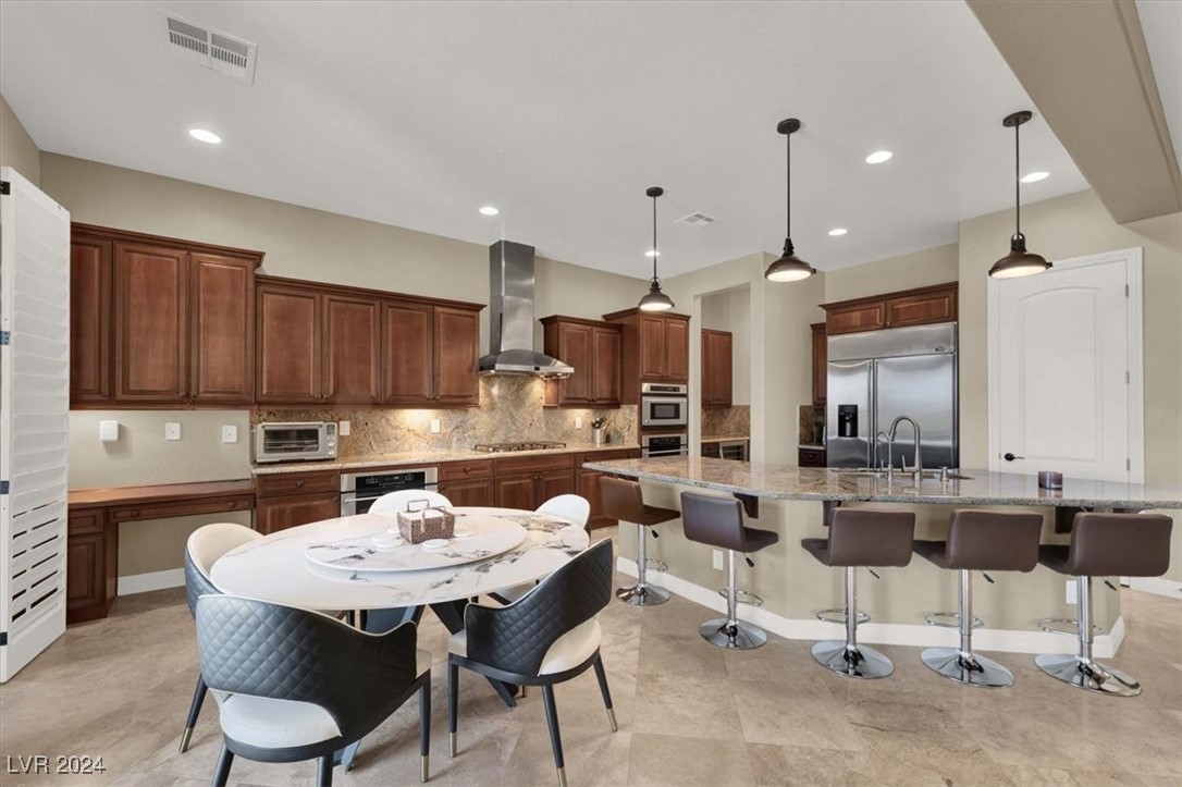 2729 King Louis Street