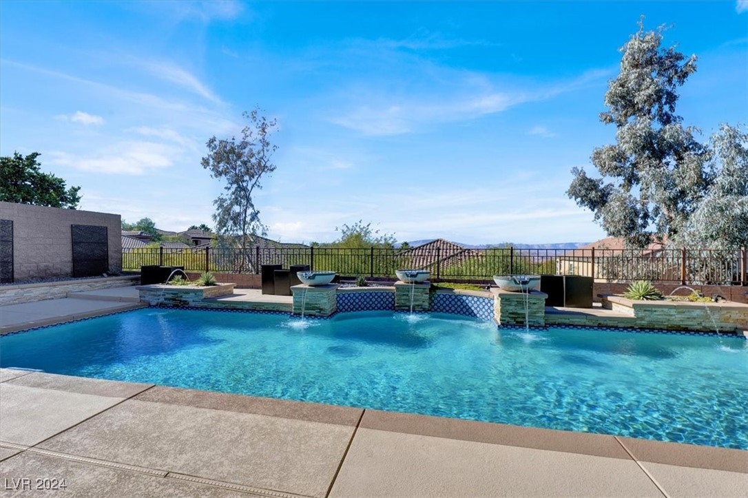 2729 King Louis Street