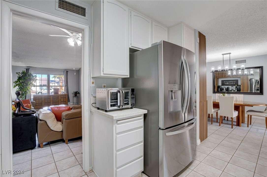 3153 Viewcrest Avenue