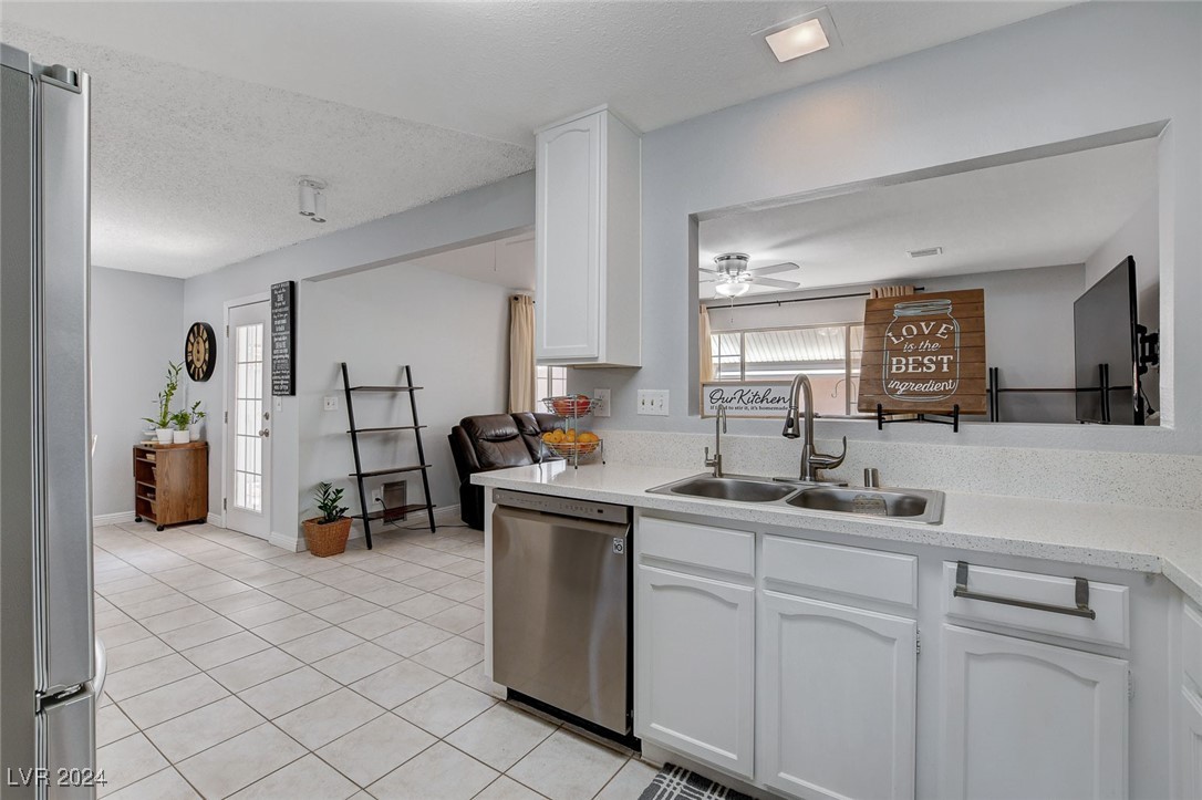 3153 Viewcrest Avenue