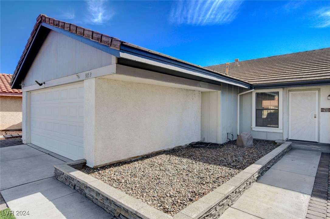 3153 Viewcrest Avenue