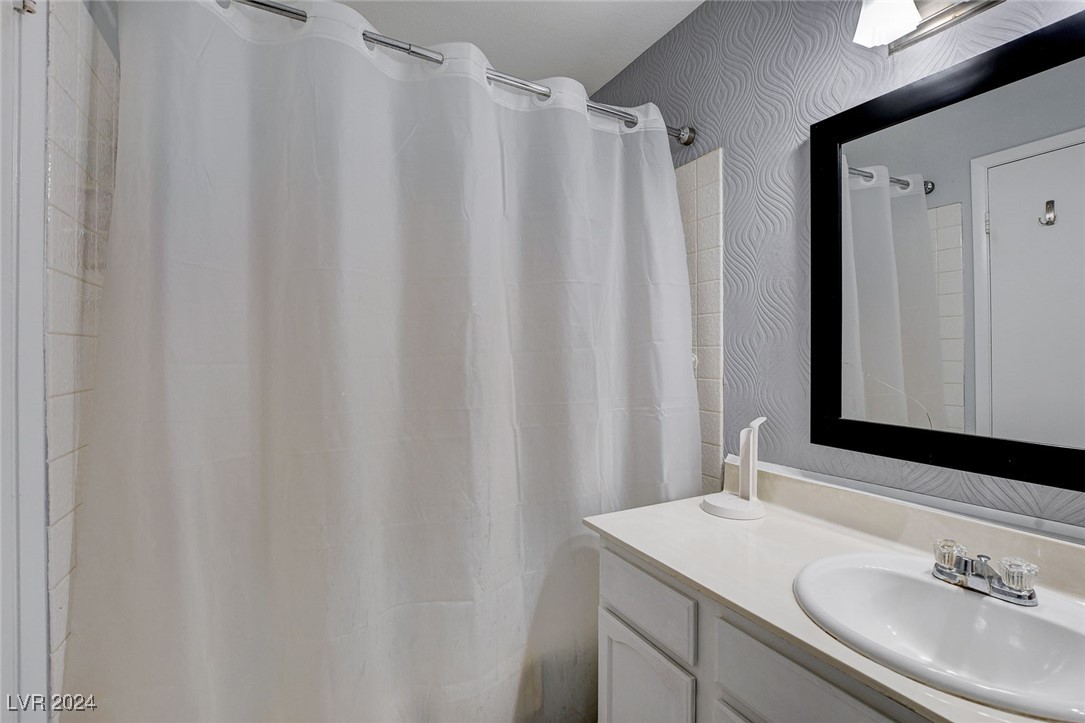 3153 Viewcrest Avenue