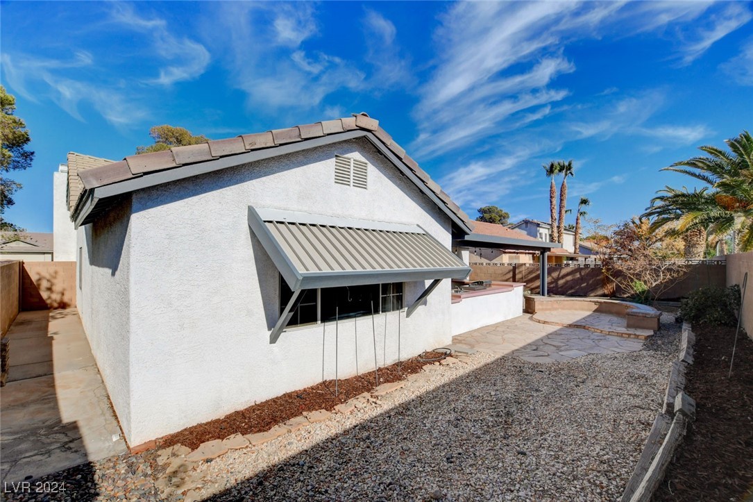 3153 Viewcrest Avenue