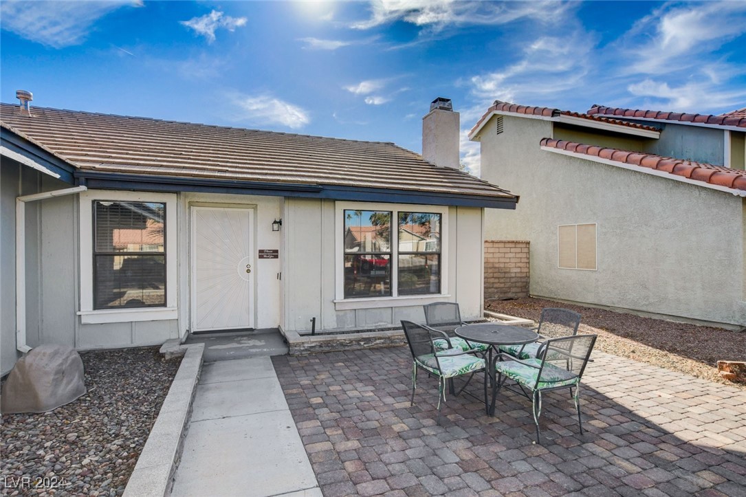 3153 Viewcrest Avenue