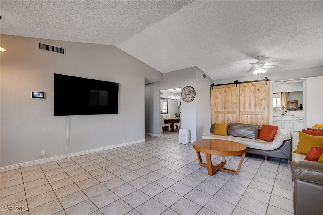 3153 Viewcrest Avenue