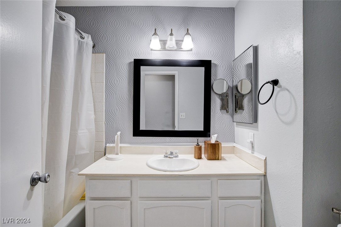 3153 Viewcrest Avenue