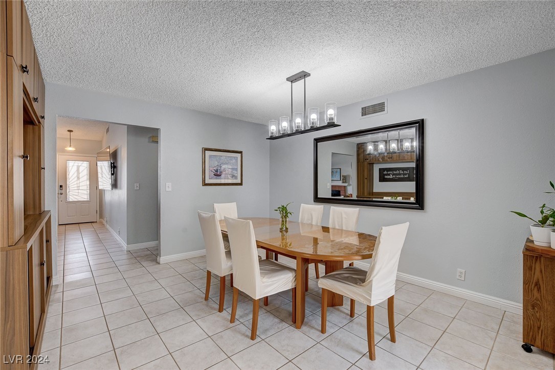 3153 Viewcrest Avenue