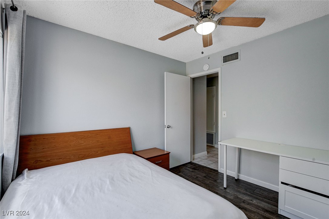 3153 Viewcrest Avenue