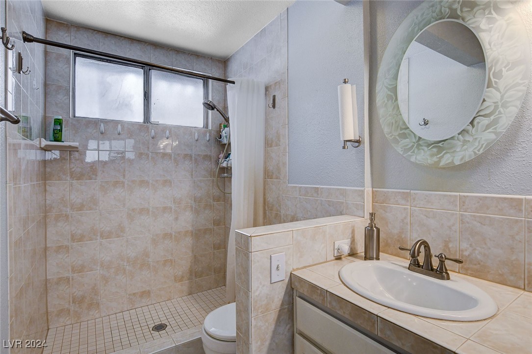 3153 Viewcrest Avenue