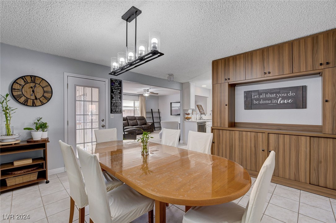 3153 Viewcrest Avenue