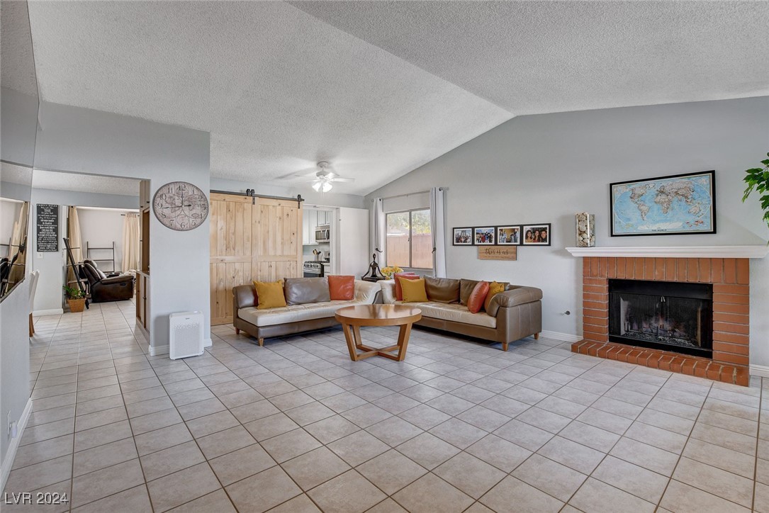 3153 Viewcrest Avenue