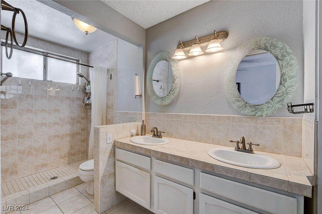 3153 Viewcrest Avenue