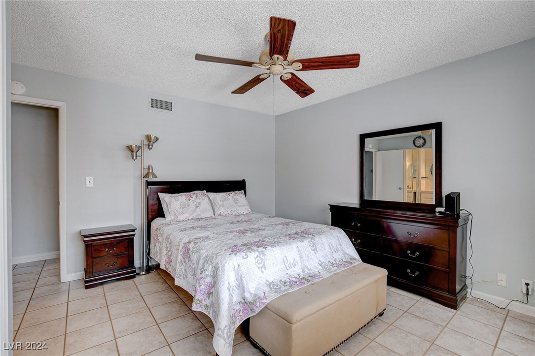 3153 Viewcrest Avenue