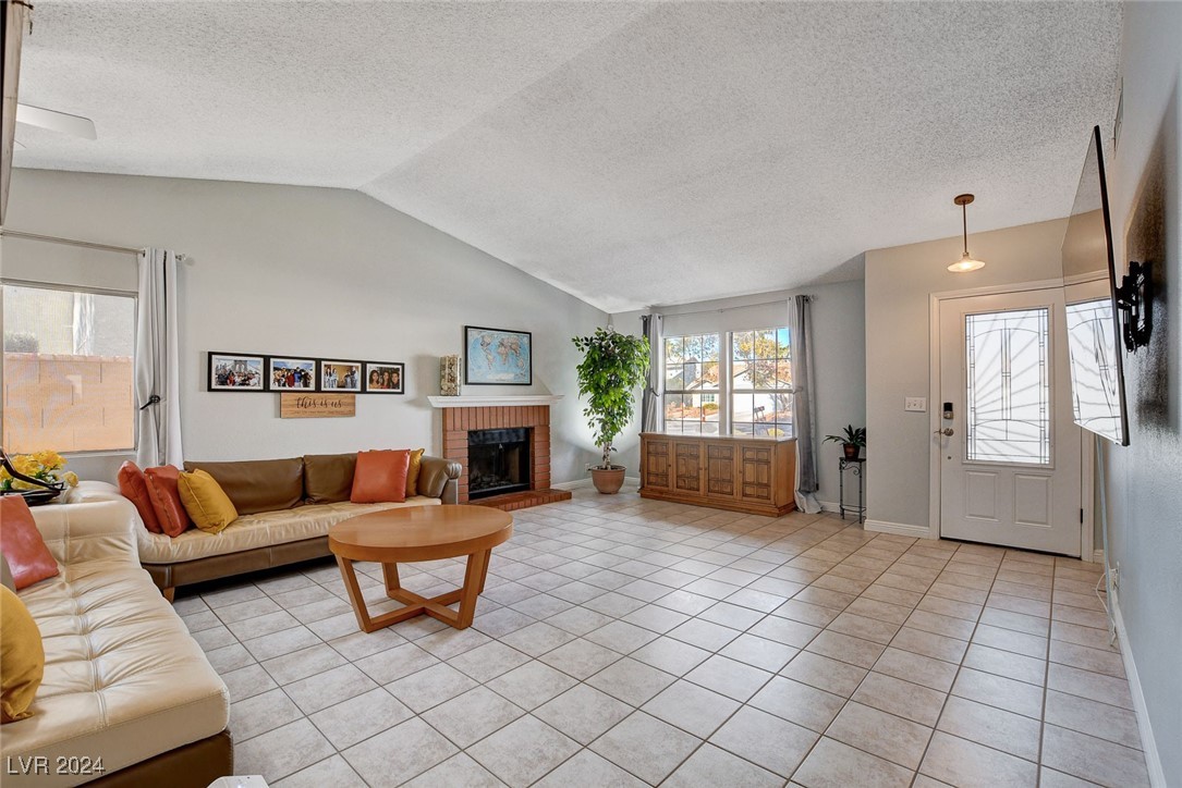 3153 Viewcrest Avenue