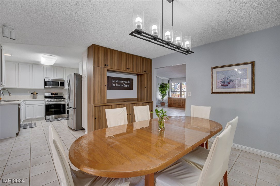 3153 Viewcrest Avenue