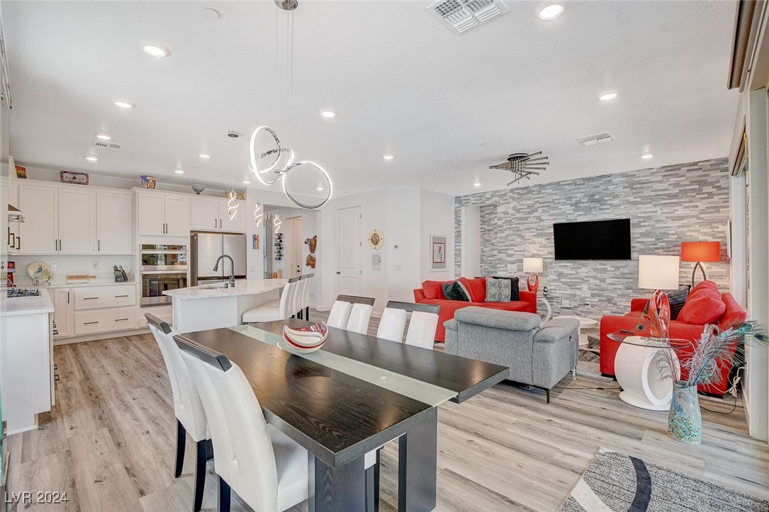 41 Sun Mirage Avenue