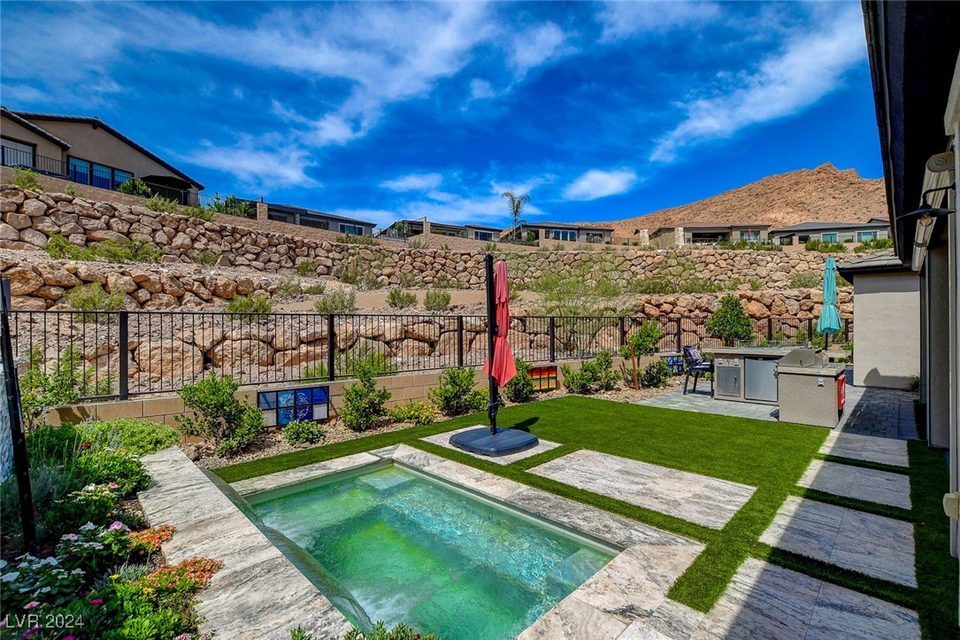 41 Sun Mirage Avenue