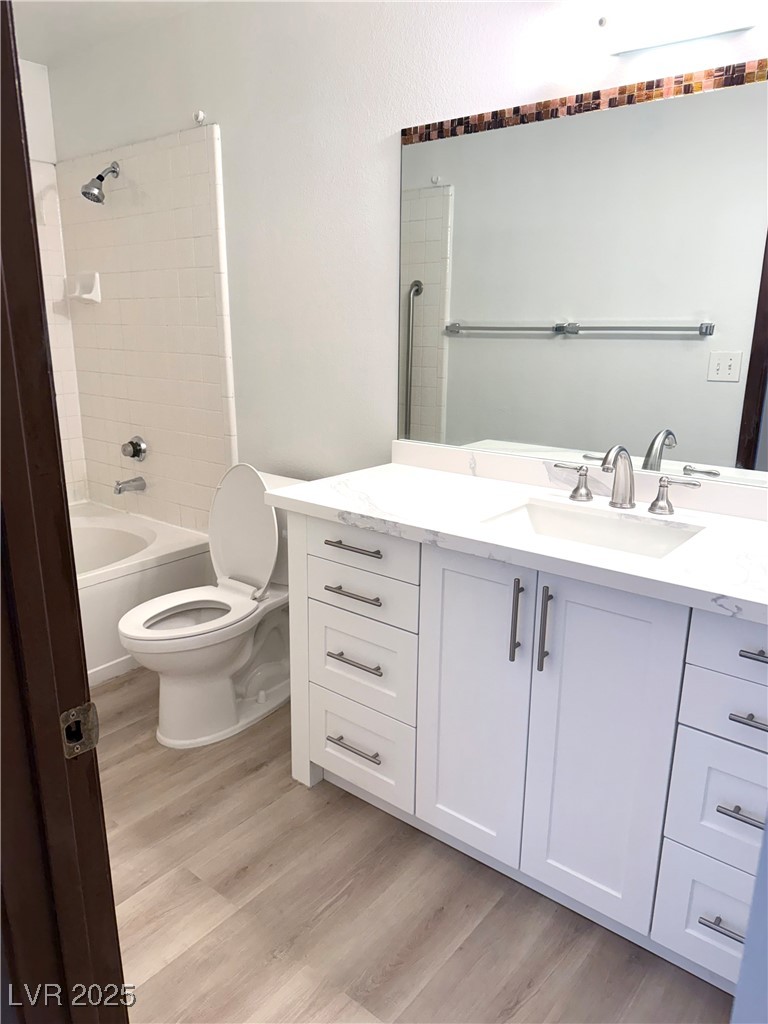 5121 Lindell Road 104