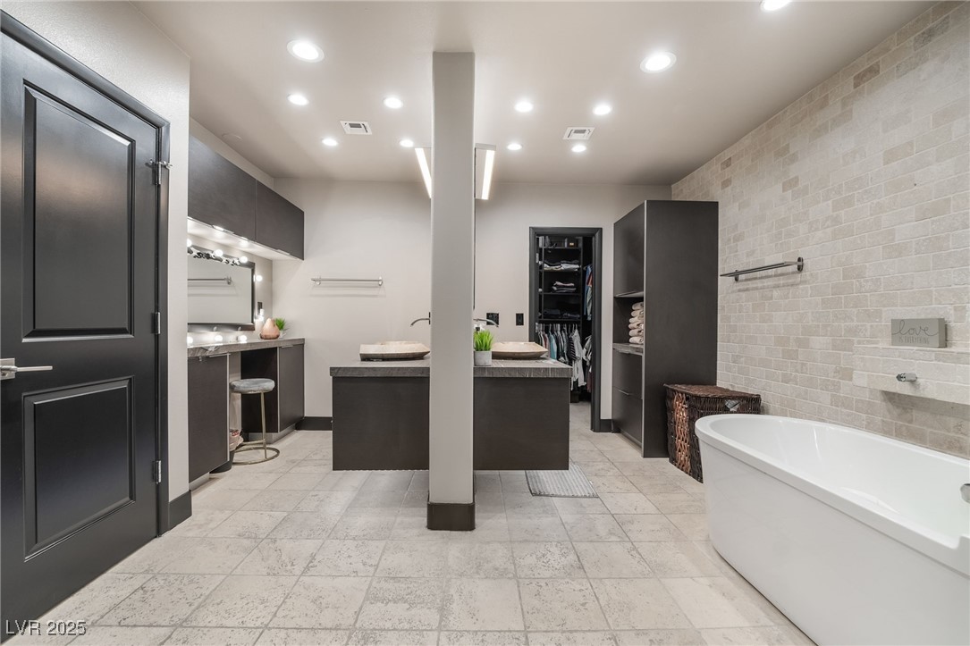 2905 La Mesa Drive