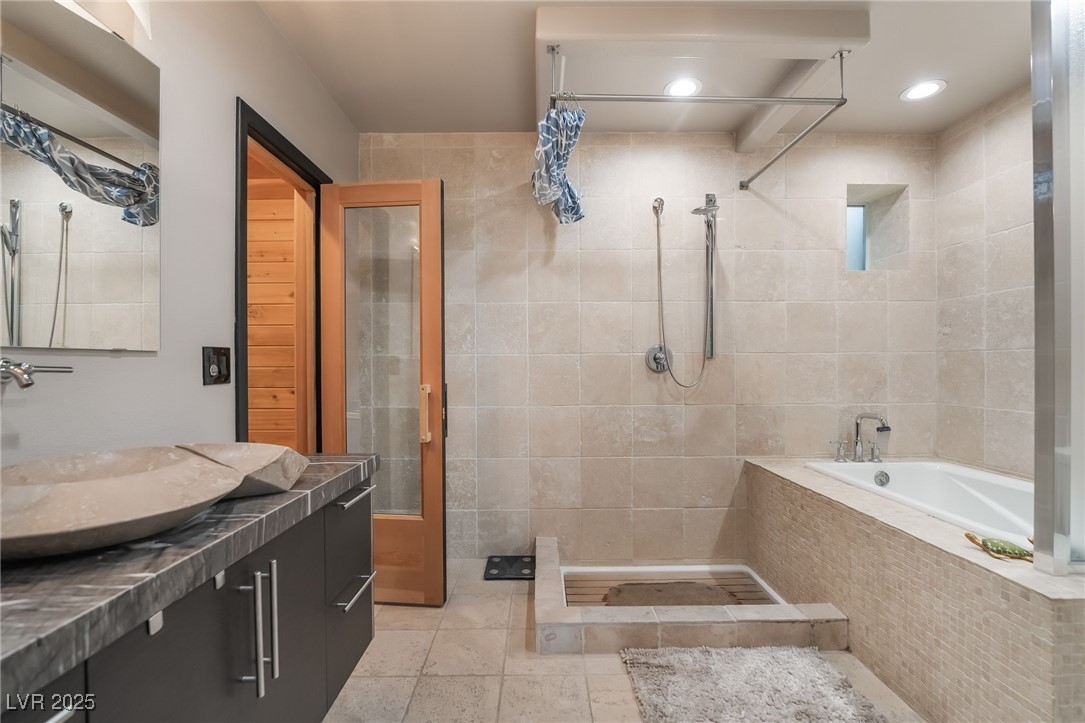 2905 La Mesa Drive