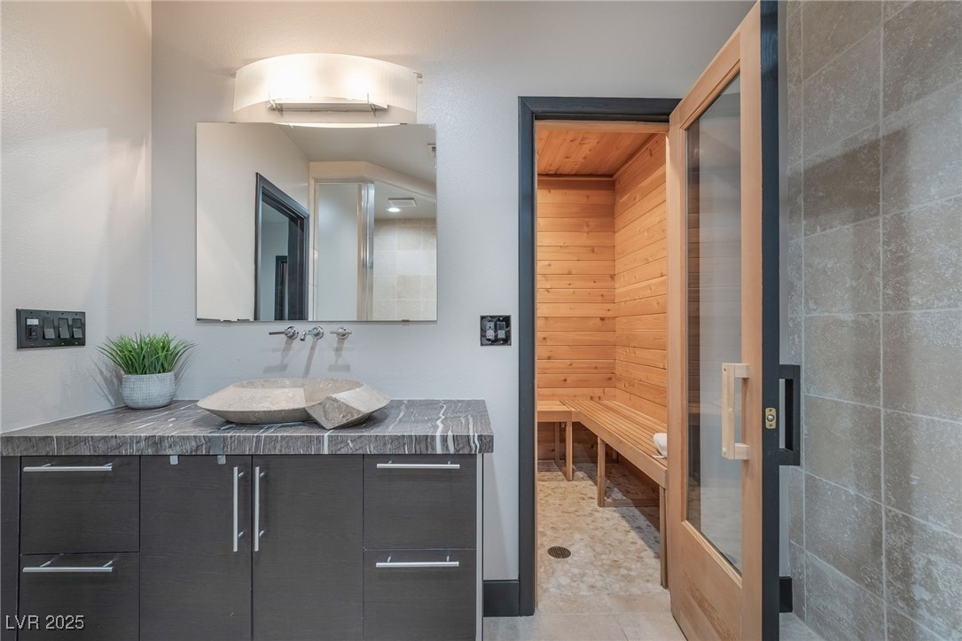 2905 La Mesa Drive