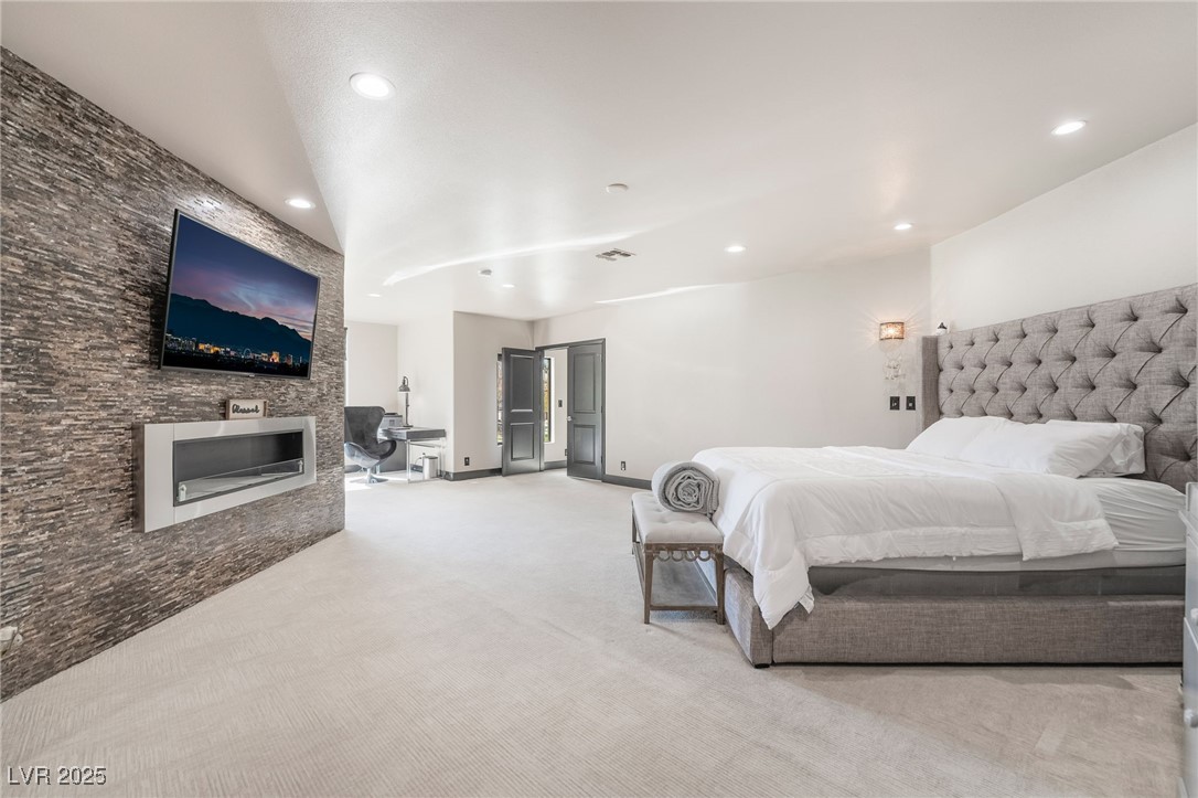 2905 La Mesa Drive