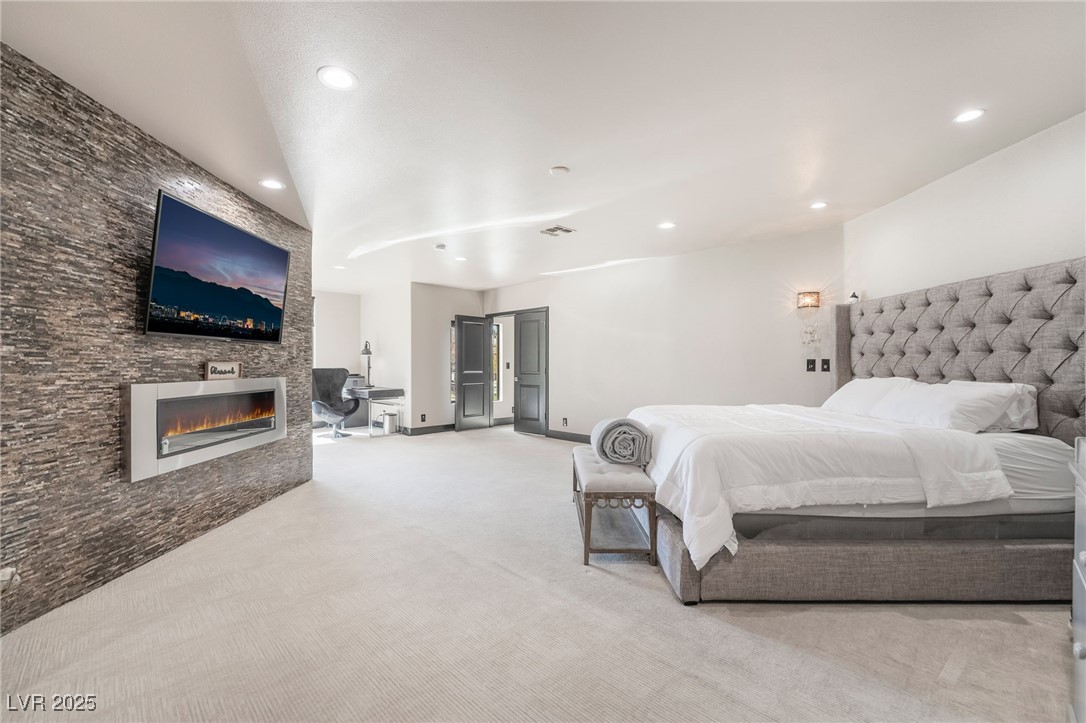 2905 La Mesa Drive