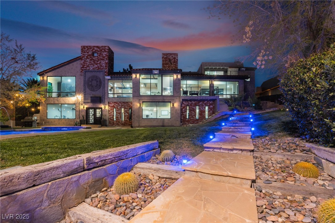 2905 La Mesa Drive