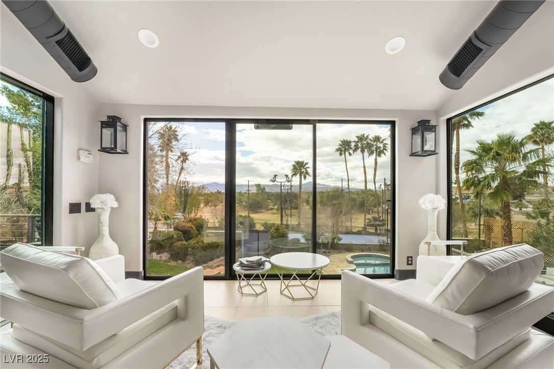 2905 La Mesa Drive