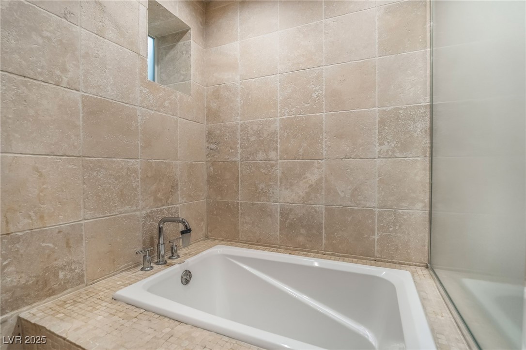 2905 La Mesa Drive