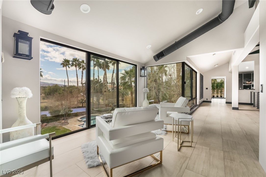 2905 La Mesa Drive