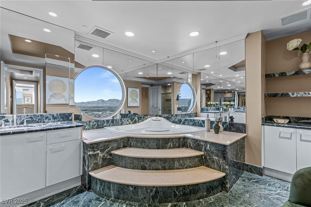 2877 Paradise Road 3202