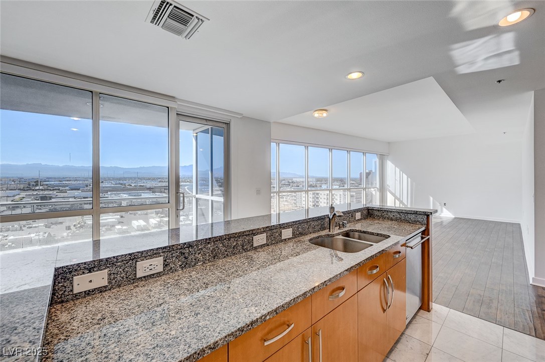 4575 Dean Martin Drive 1108