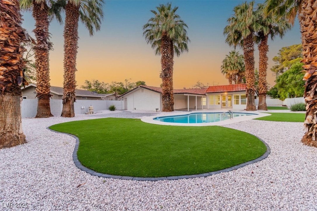 2504 Llewellyn Drive