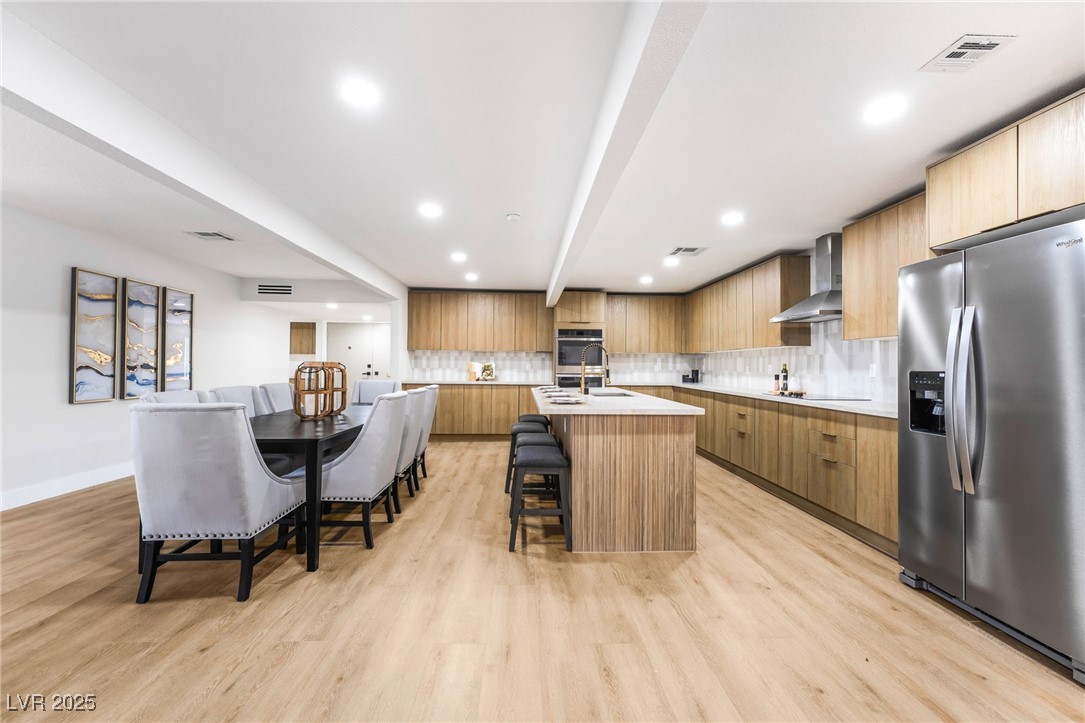 2504 Llewellyn Drive