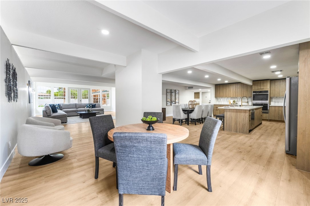 2504 Llewellyn Drive