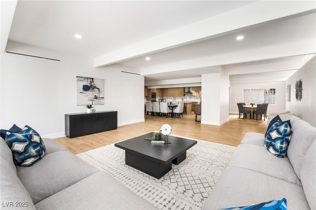 2504 Llewellyn Drive